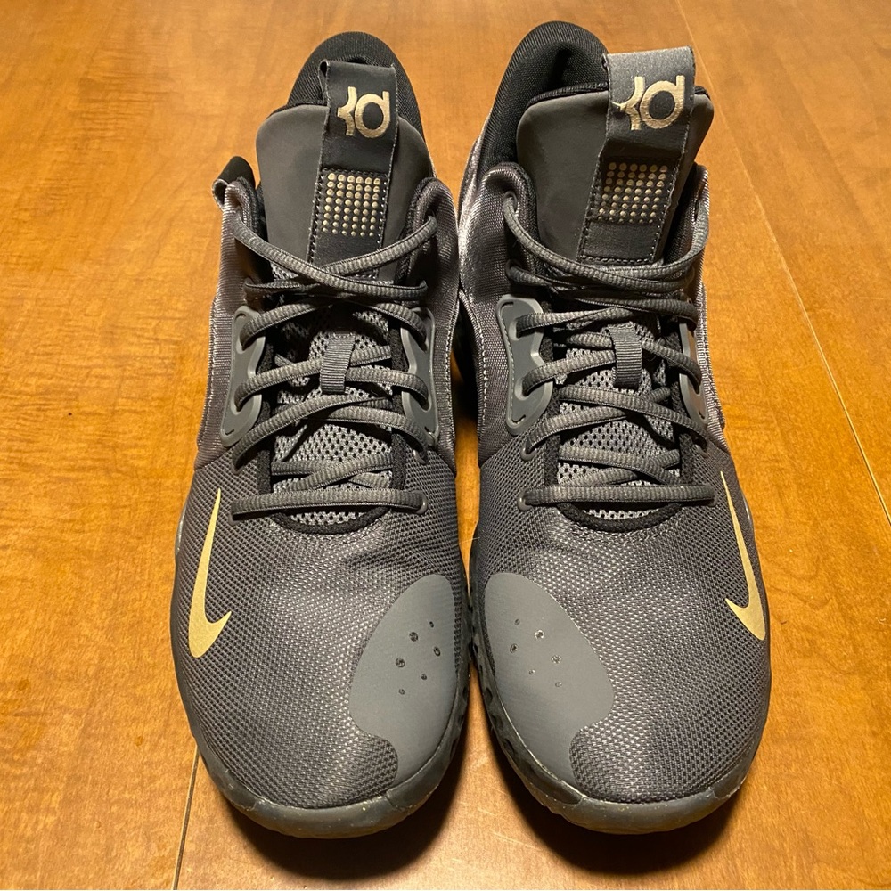 NIKE AT1200-003 
KD Trey 5 VII 'Dark Grey Metallic Gold'